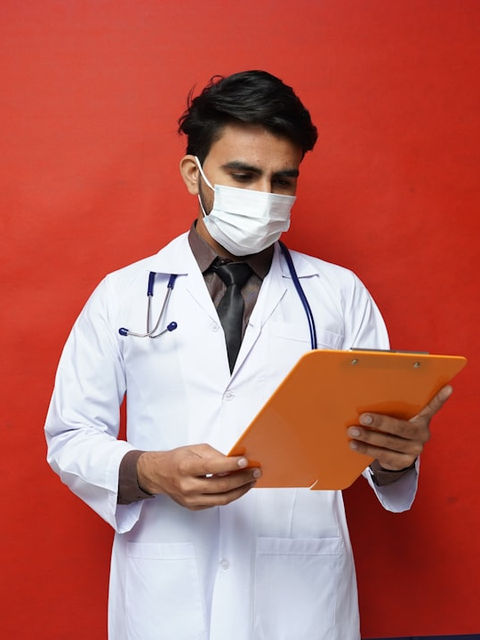 Healthcare professional discussing Ozempic risks