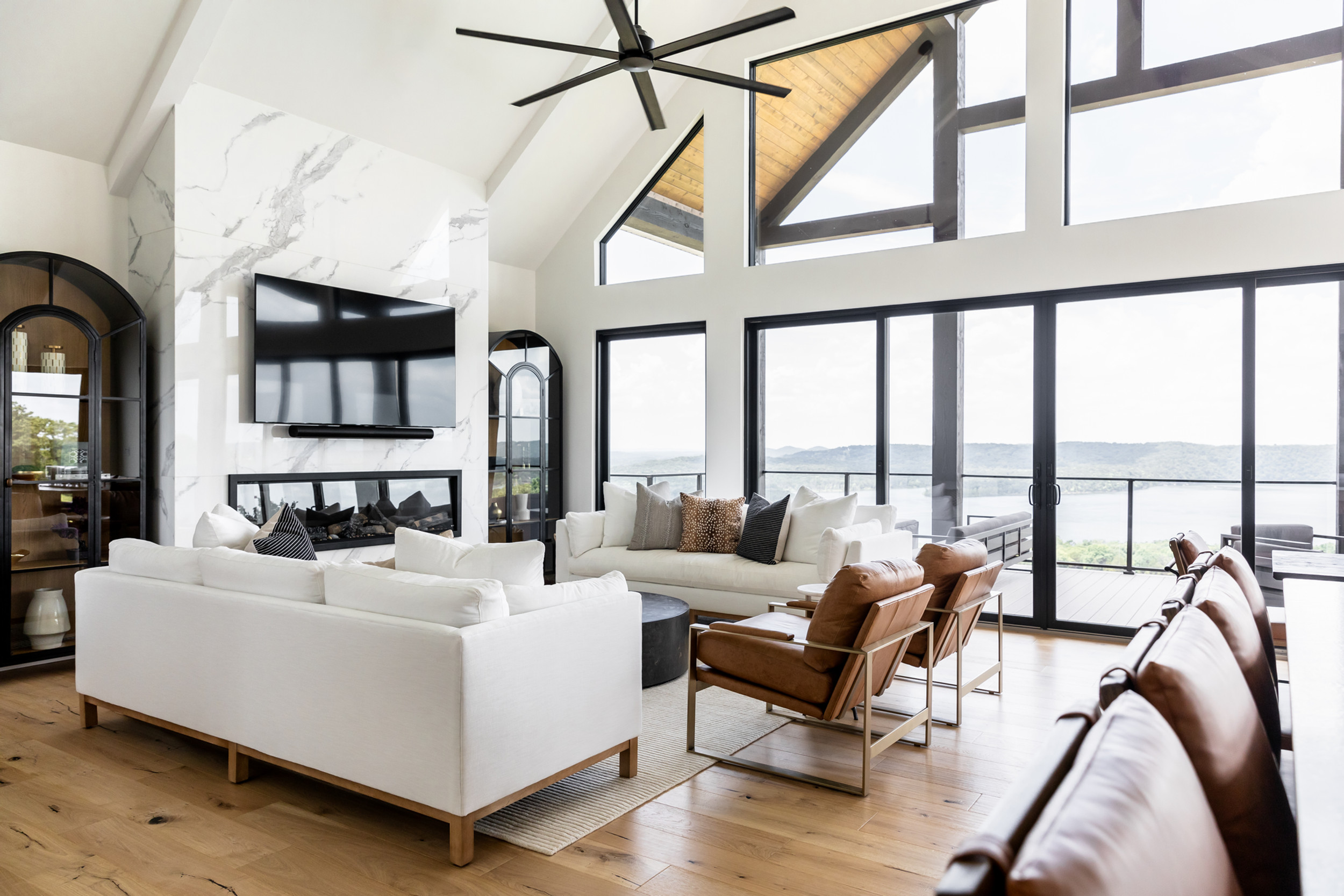Modern Lake Living | Lindsay Lattner Int.