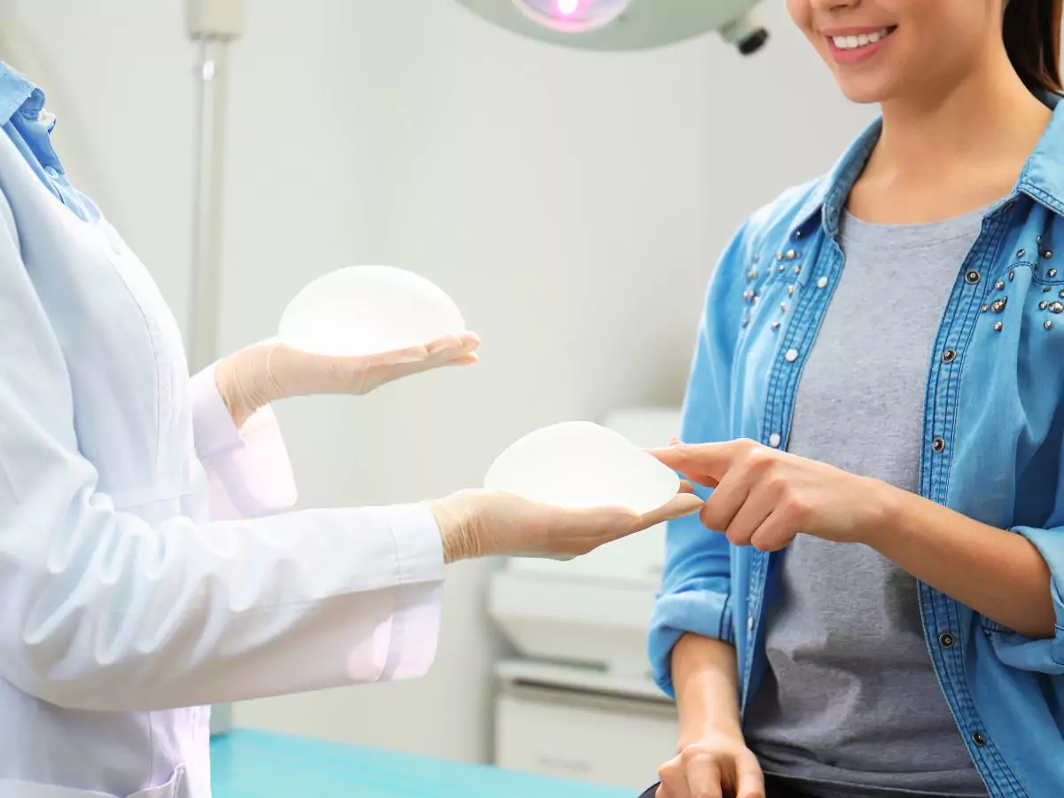 Brustvergrößerung mit Implantate oder Eigenfett?