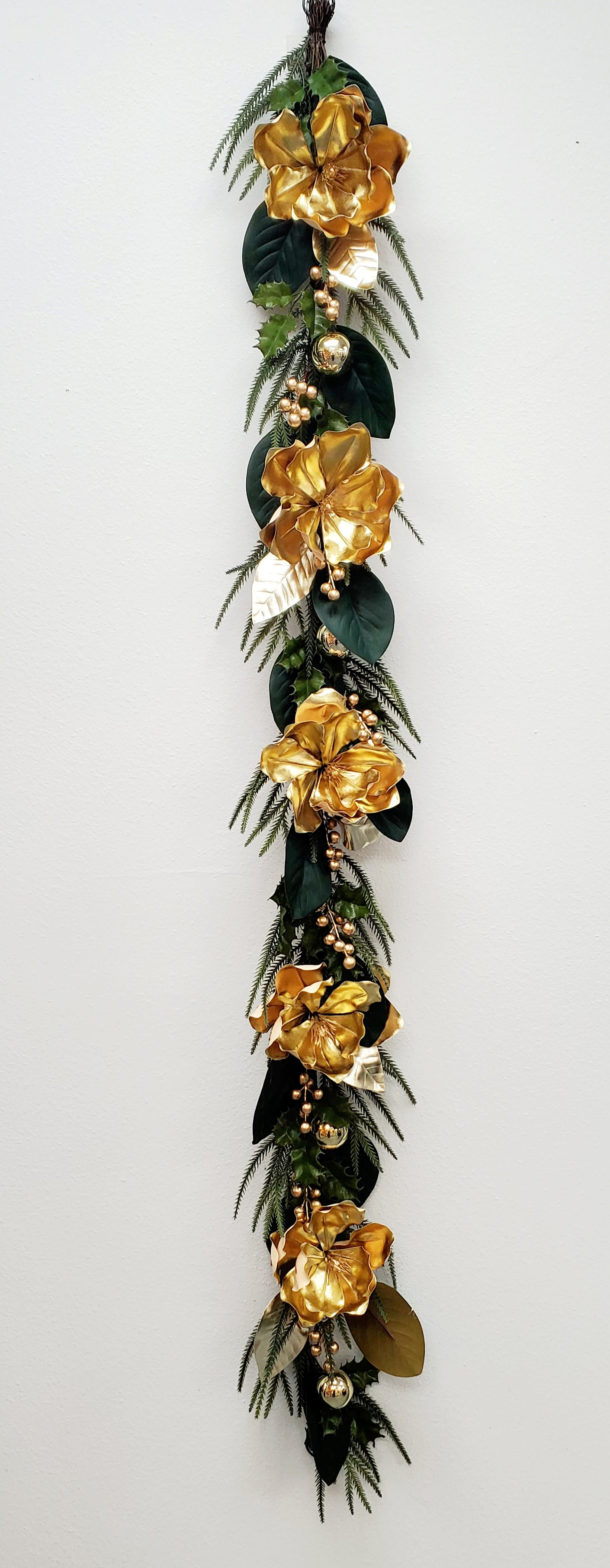 SKU# SFD06090N GO /6 Ft Gold Magnolia Garland
