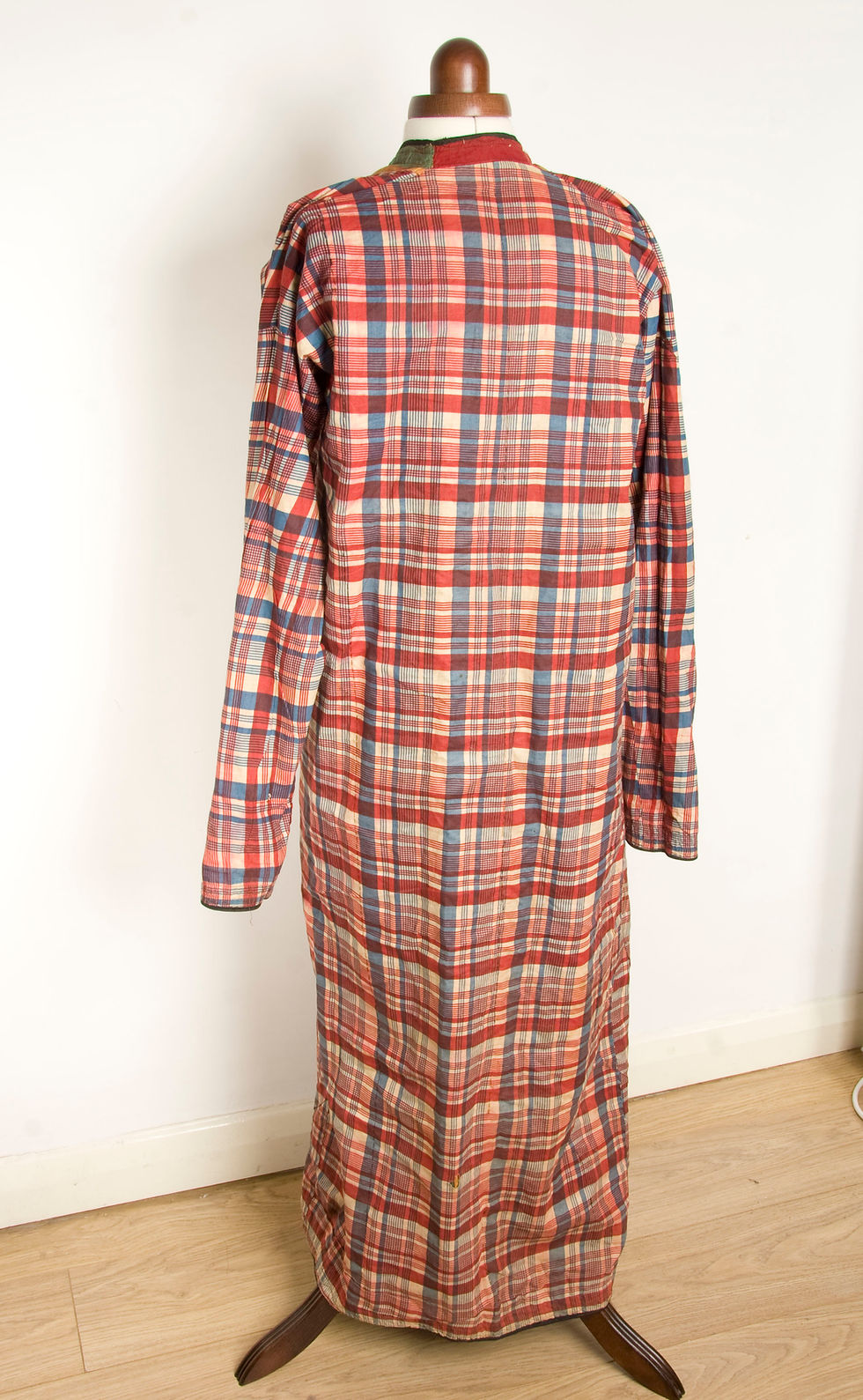 Thumbnail: Stunning vintage silk striped Uzbek chapan robe