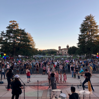 The Sound of the Central Coast: Where to Enjoy Live Music Near Oak Ridge Estates