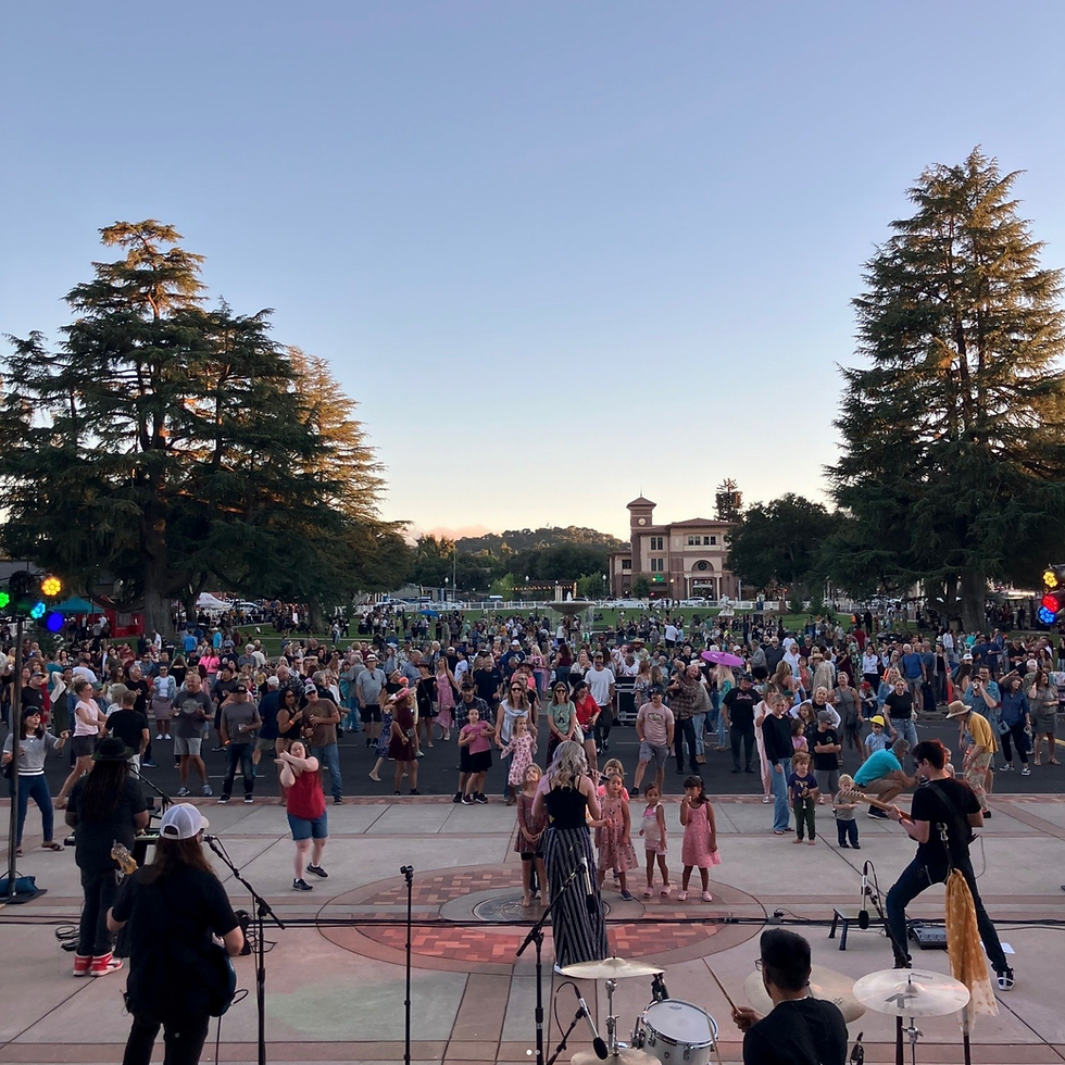 The Sound of the Central Coast: Where to Enjoy Live Music Near Oak Ridge Estates