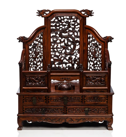 Ecran en bois et écran en bois et duanstone, Chine, XVIIIe siècle, expertisé par Gauchet Art Asiatique pour la maison de vente Millon, ajdugé 102 000 €