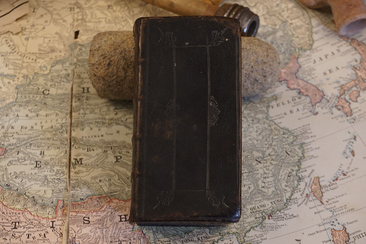 1693 Holy Bible