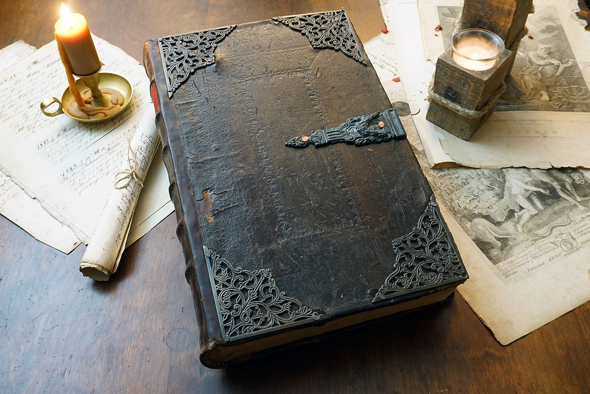 1732 An Account of the Sufferings of the Protestants in the Reign of Queen
