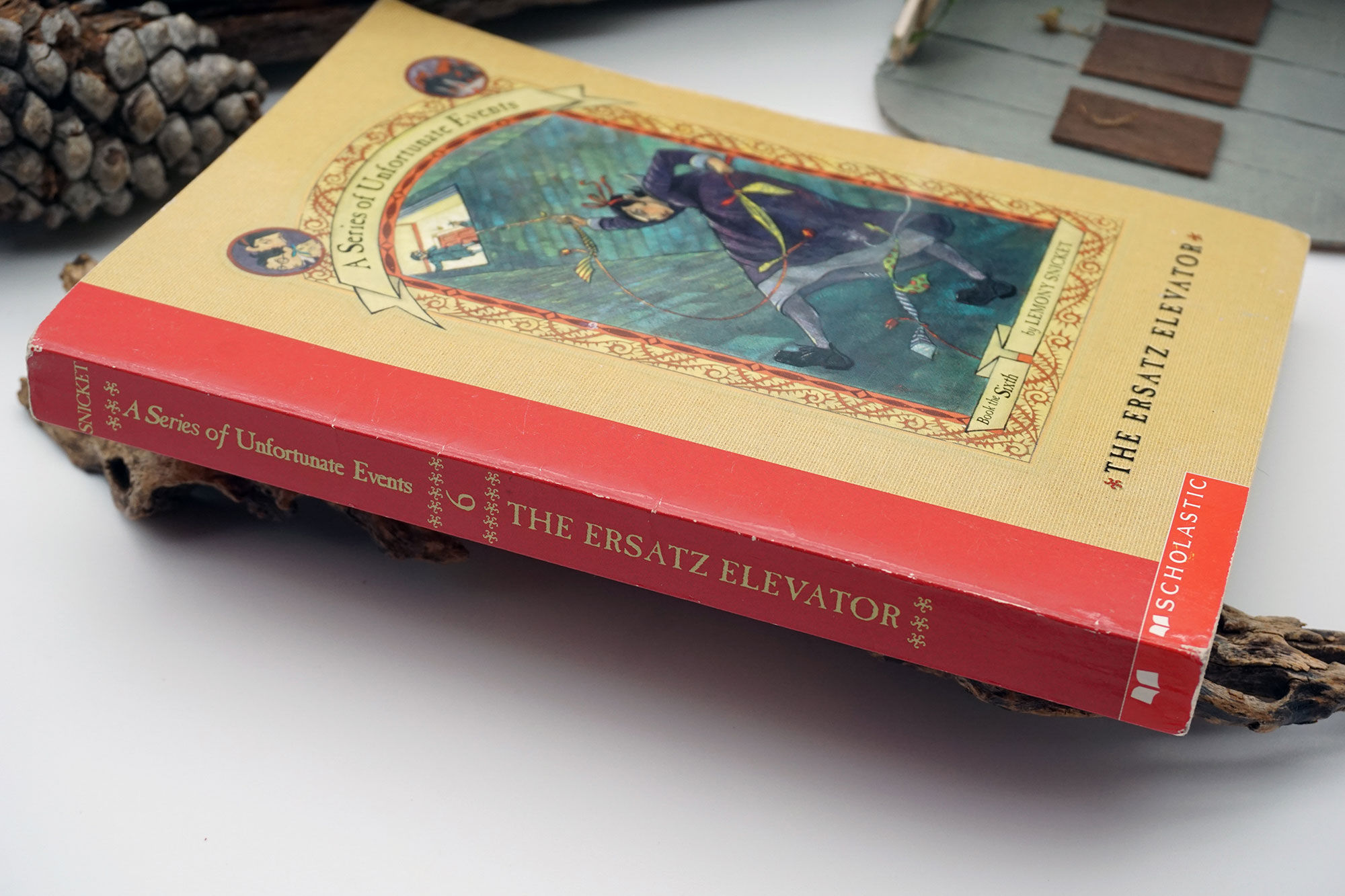 "The Ersatz Elevator: A Series of Unfortunate Events, Book 6" Lemony Snick -2001