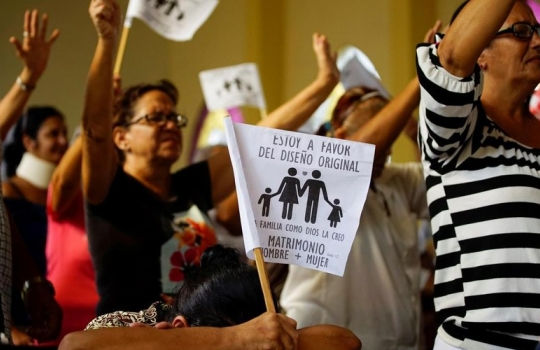 Em raro movimento em Cuba, igrejas protestam contra aprovação do casamento gay