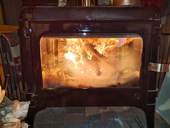 ガラスがいつまでも曇らない薪ストーブの設計とは
