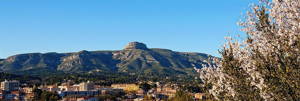 Le Garlaban, localement désigné Garlaban sans article défini, est un sommet de France qui surplombe la ville et la plaine d'Aubagn