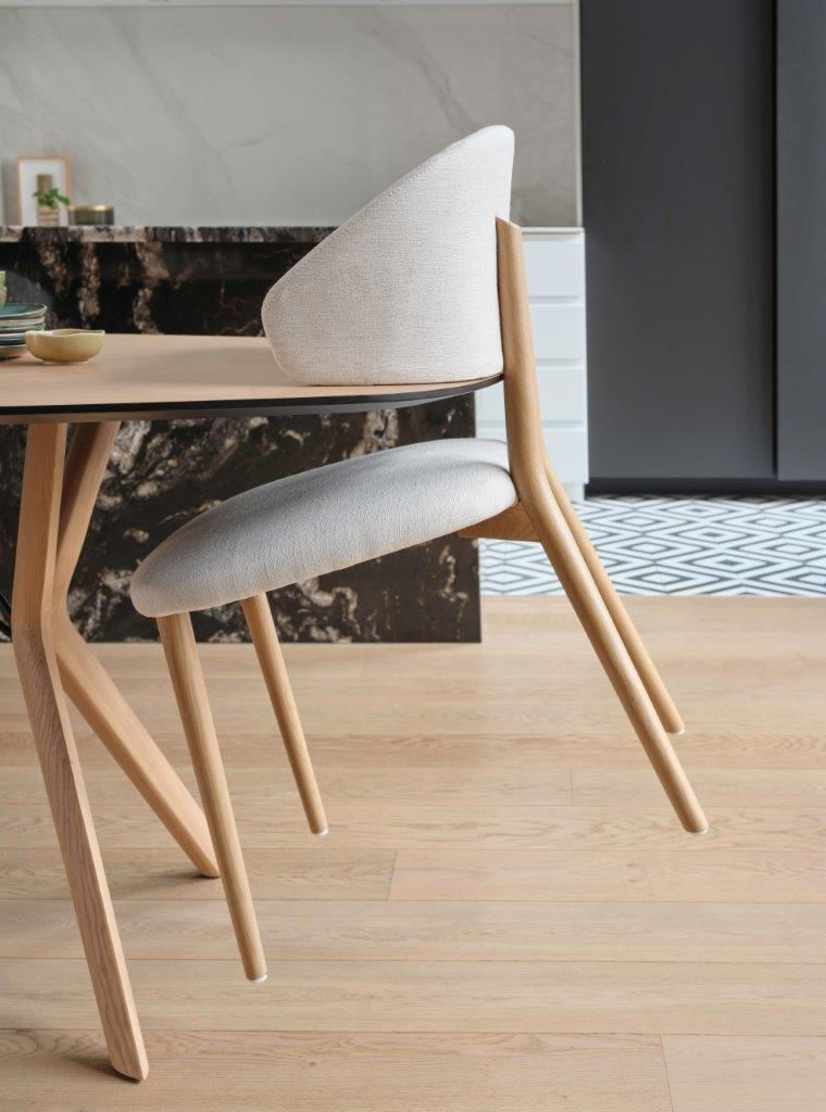 Thumbnail: Stoel met Houten Poten Mobitec Toro