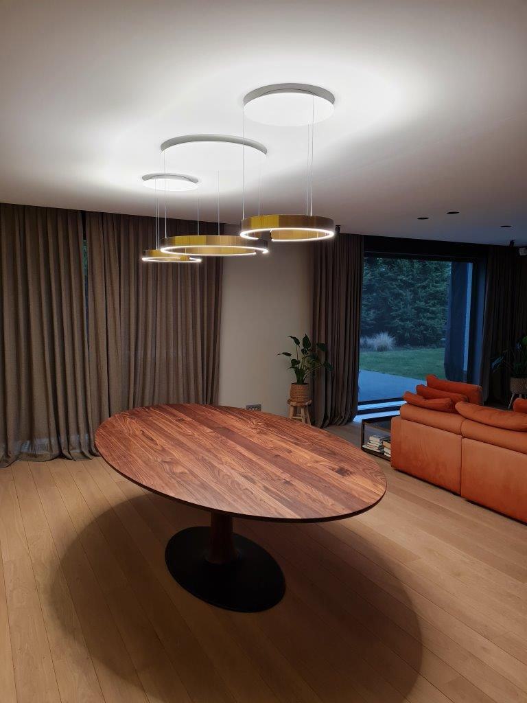 Ovale tafel met blad en centrale kolom in Amerikaans Notelaar