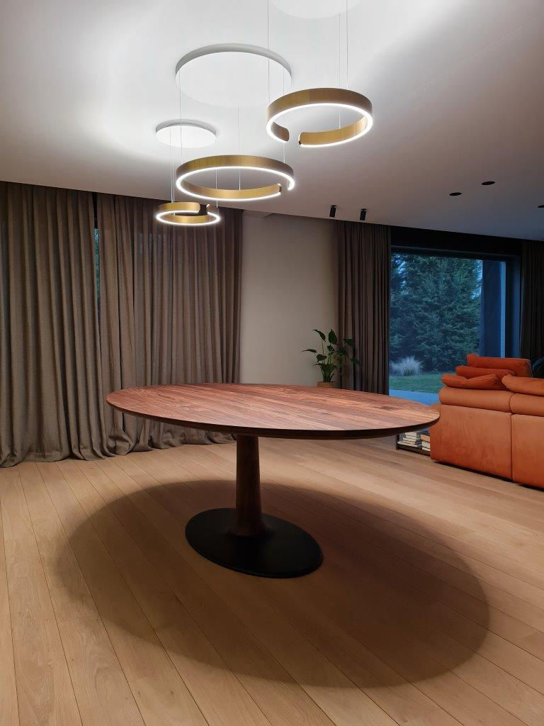 Thumbnail: Ovale tafel in massief Amerikaans Notelaar - blad met verjongde rand