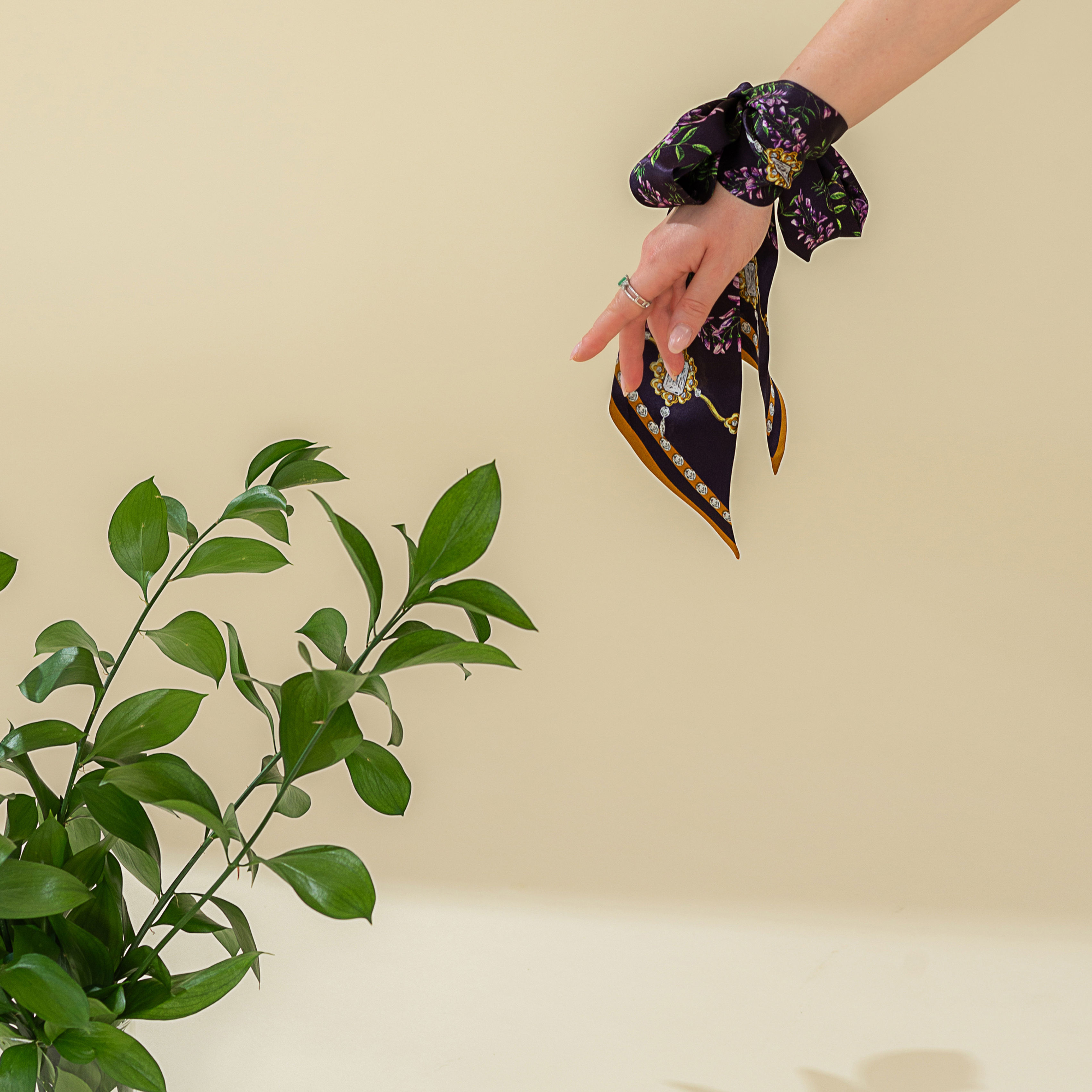 Wisteria Twilly Silk Scarf - Diamond 10 x 140 cm - violet