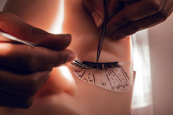 female-hand-putting-false-eyelashes-on-a-mannequin-2025-02-11-16-44-27-utc.jpg