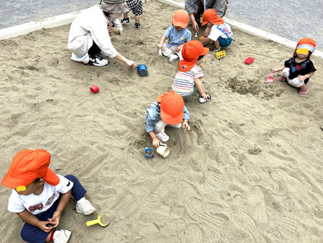 涼しい砂場で遊びました