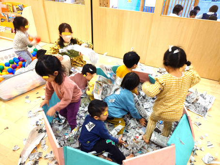 新聞プールでストレス発散だー!