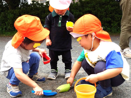 おしゃら砂相撲!どっちが沢山すくえるかな?!