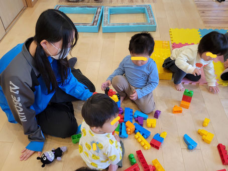 育児体験のお姉さんとブロック作りしたよ!