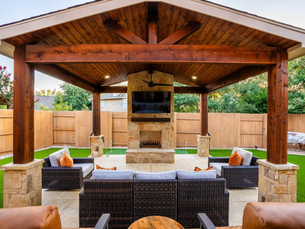 The Benefits of Custom-Built Covered Patios: Expanding Your Living Space with Comfort & Style