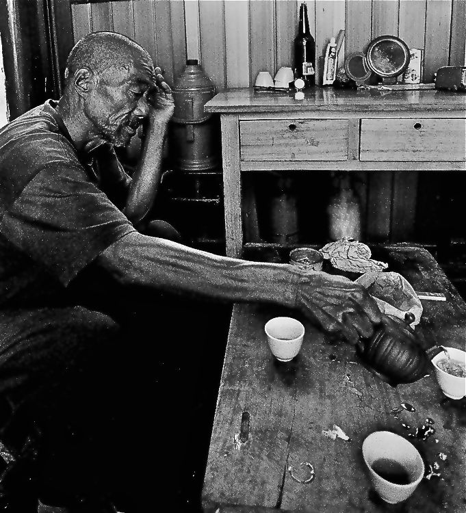 Taking tea in northeastern China with Mr. Chu in a typical informal setting where the tea (and conversations) are unlimited and free.