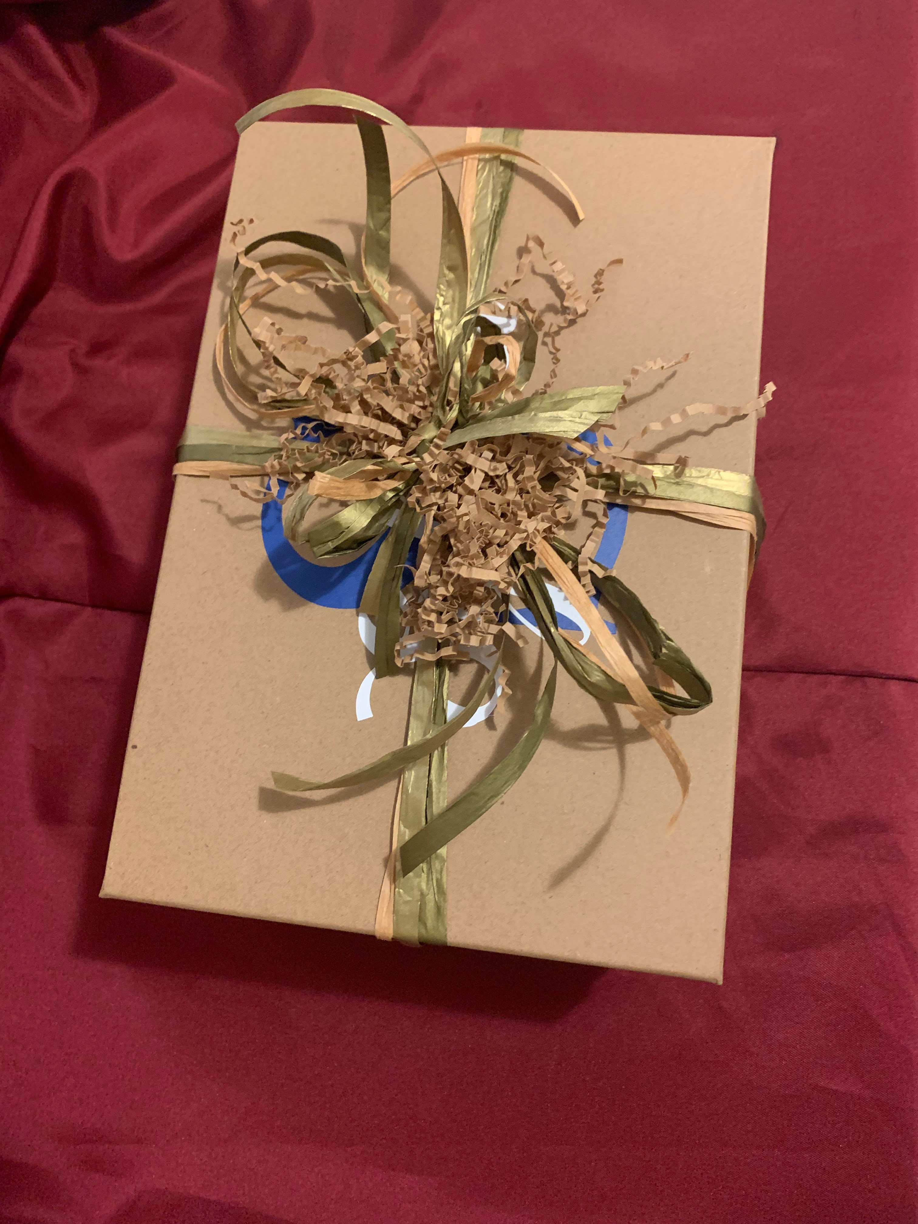 11 x 7" Keepsake box w/ raffia bow