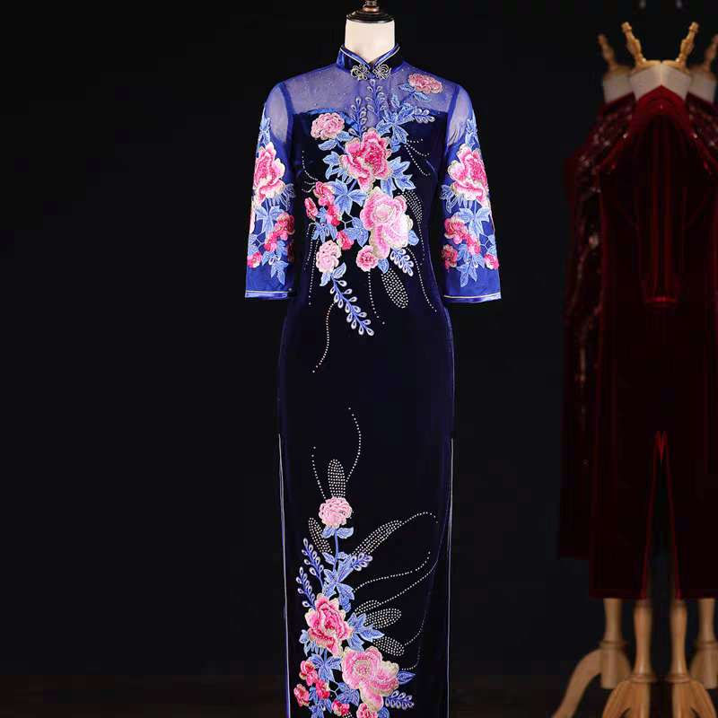 Thumbnail: 2579 Medium long sleeve blue heavy-duty embroidered velvet cheongsam Qipao