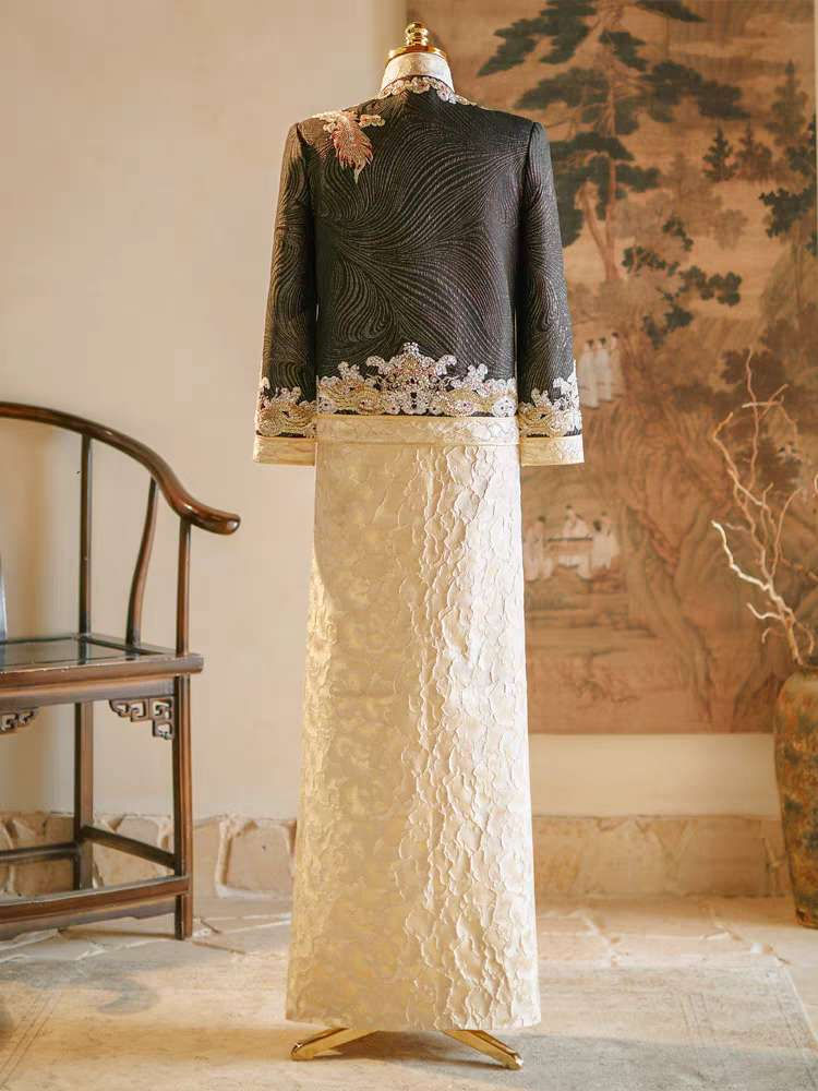 Thumbnail: Groom's wedding suit SHM25126