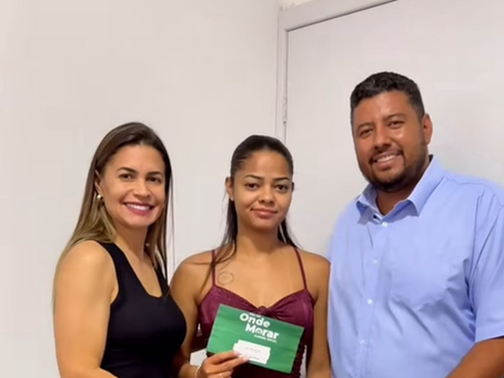 Trindade entrega cartões do Aluguel Social e garante 200 apartamentos para famílias em vulnerabilidade