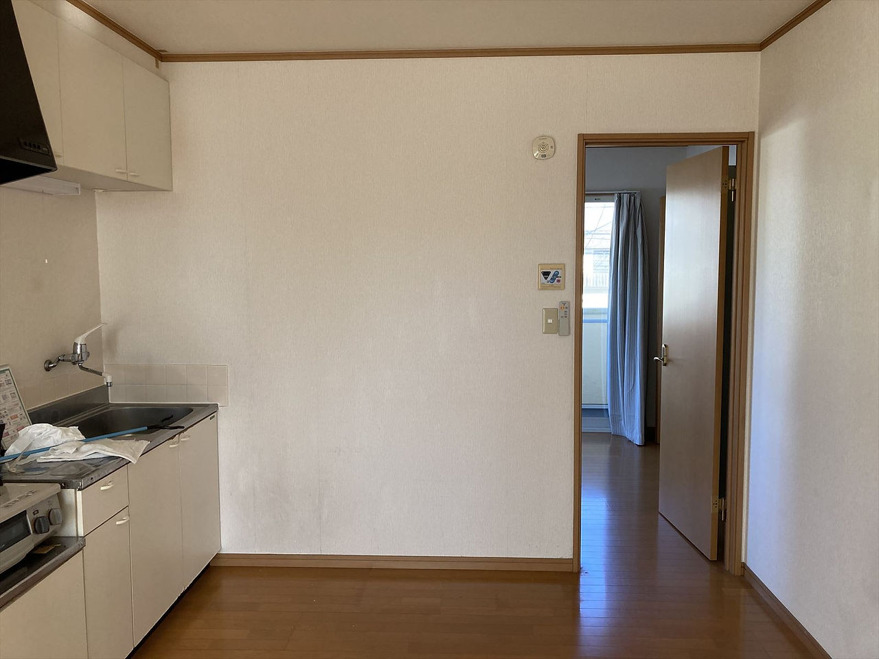 壁紙、クッションフロア貼替