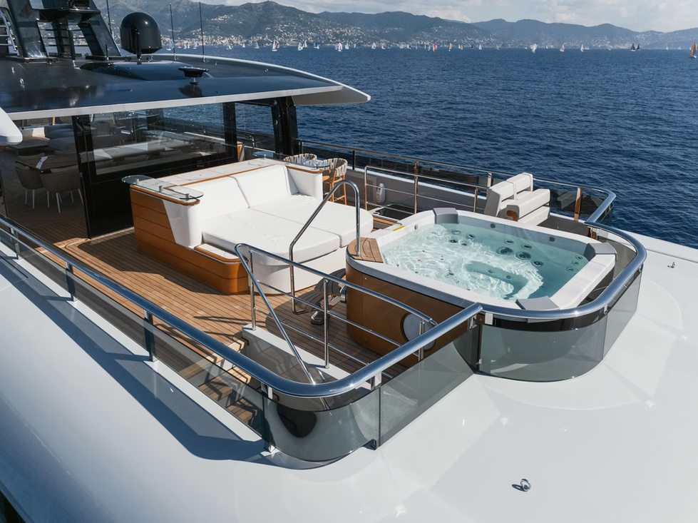 jacuzzi deck