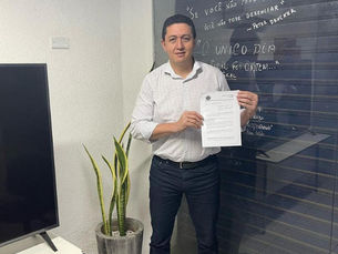 Gledson sanciona reajuste ao salário base dos professores