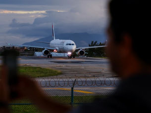 Passagens aéreas mais baratas? Entenda o plano que pode ser anunciado nesta segunda