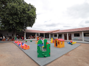 Escola de Educação Infantil é entregue reestruturada no Pirajá