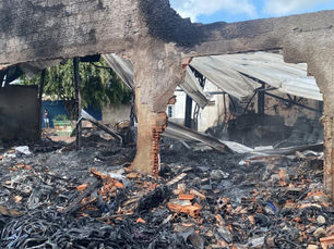 Fábrica de sandálias pega fogo em Barbalha