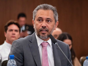 Elmano assina projeto de lei que institui programa de casa própria