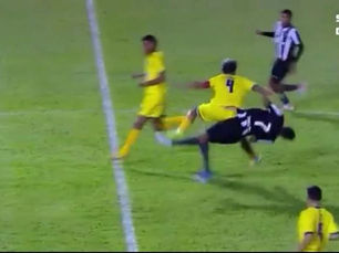 Jogador do Botafogo sofre traumatismo torácico e craniano durante partida da Copinha; veja lance