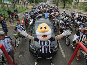 Sem o elenco, carreata do Ceará celebra título estadual com cerca de 14 mil torcedores