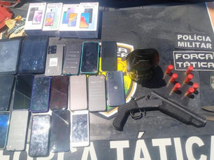 PM prende trio com armas, 16 celulares e mais de R$ 2.600 no Crato