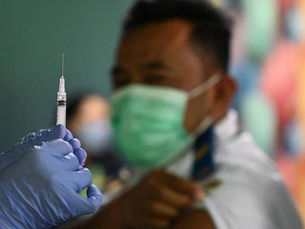 Infecção por Covid dá imunidade similar à da vacina, afirma estudo