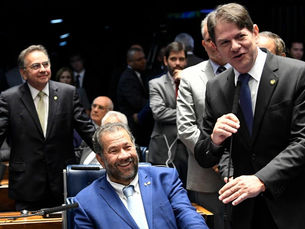 Presidente licenciado do PDT, Lupi lamenta saída de Cid Gomes do partido: 'Tenho que respeitar'