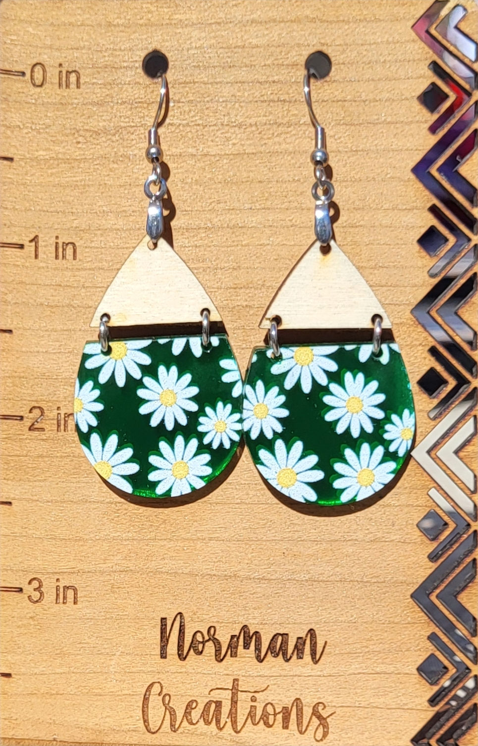 Thumbnail: Daisies on green mirrored acrylic earrings 