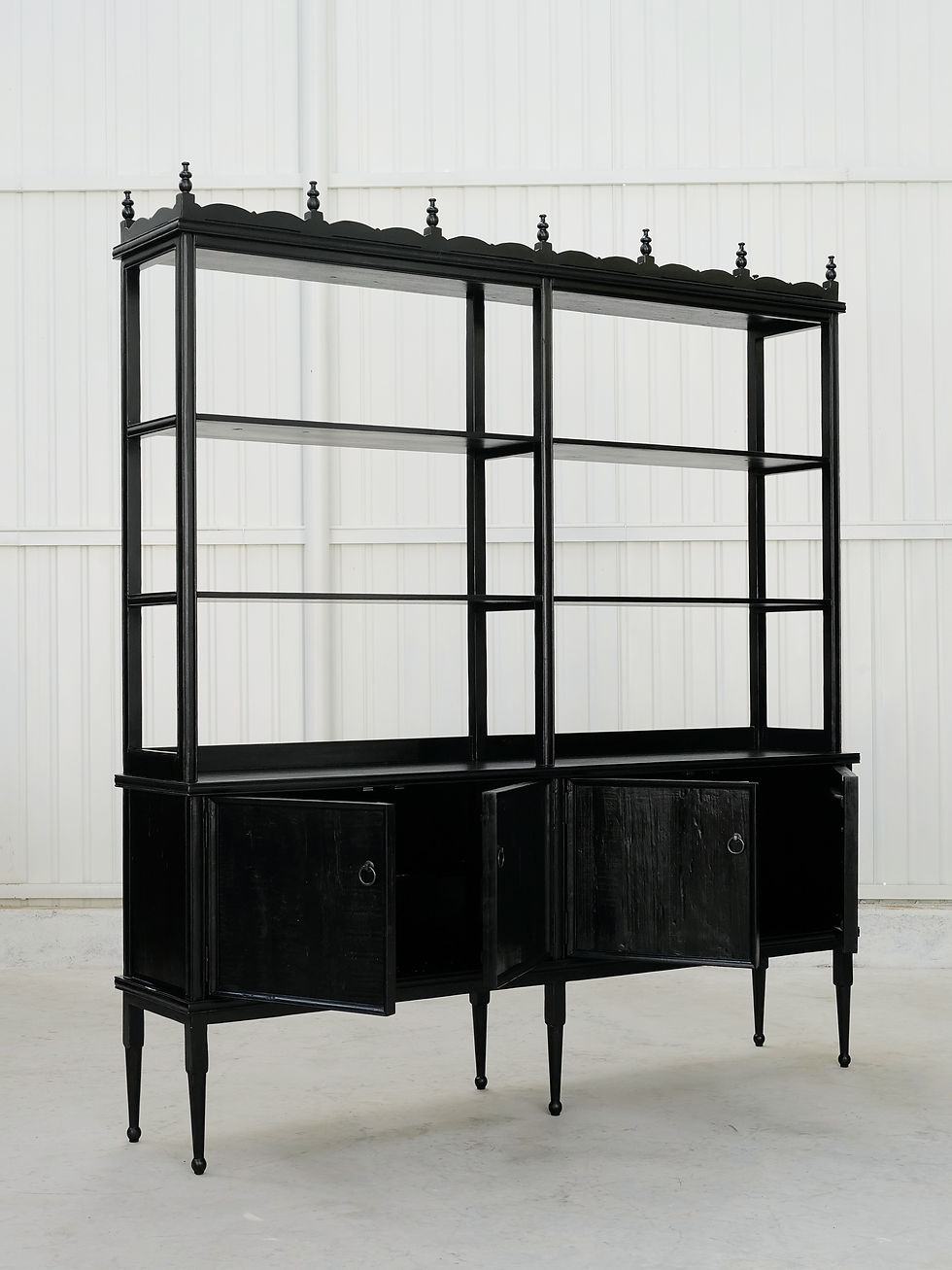 维多利亚高脚柜