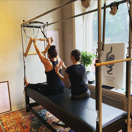 Pilates i studio, klassisk pilates, push trough bar