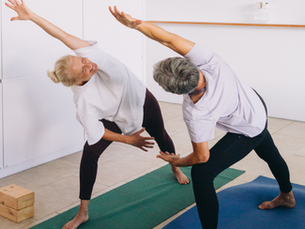 Holiday Social Connection for Seniors: Why Gathering Together Supports Health, Happiness, and Longevity