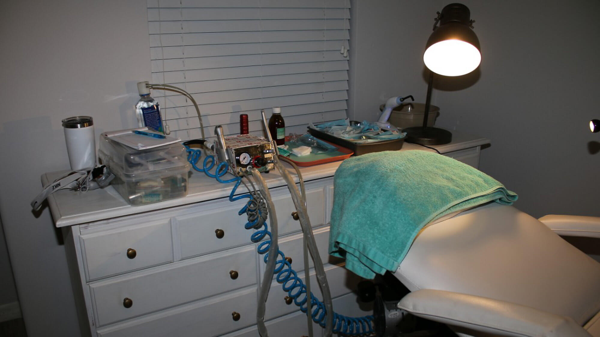 Wesley Chapel man arrested for Dentist Practice in his Living Room