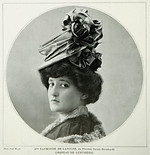 raymonde-de-laroche-les-modes-1905-photo_Boyer_théatre_S_Bernhardt_chapeau_Lenthéric.jpg