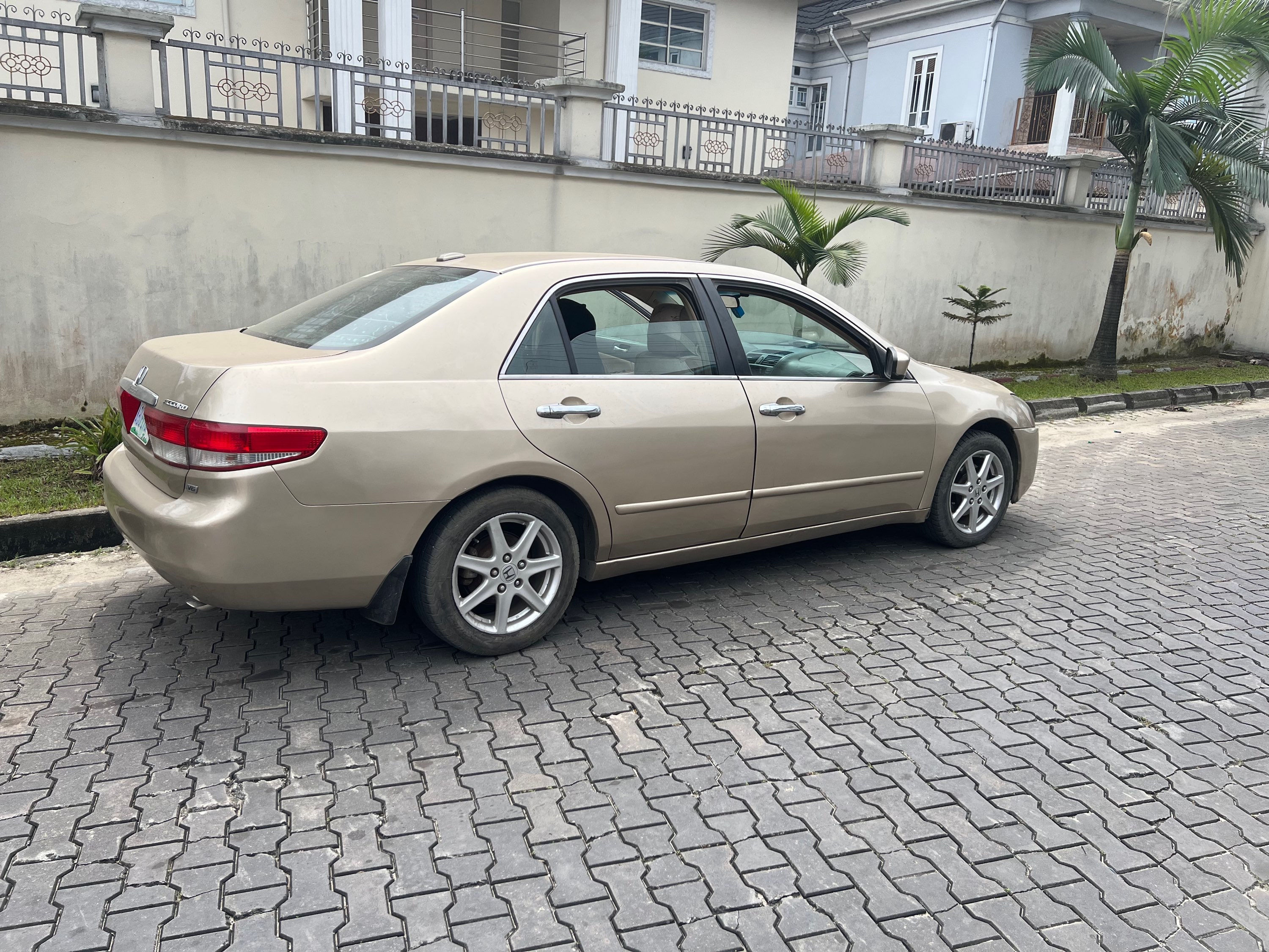 Honda Accord (hourly rental available )