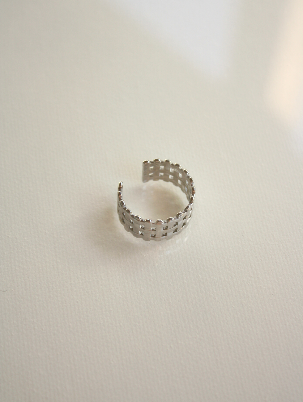 Thumbnail: Criss Cross Ring