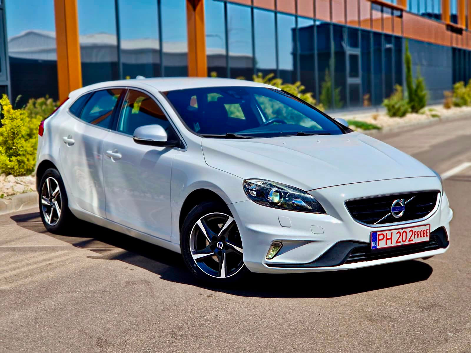 2015 Volvo V40 R-Design White Pearl